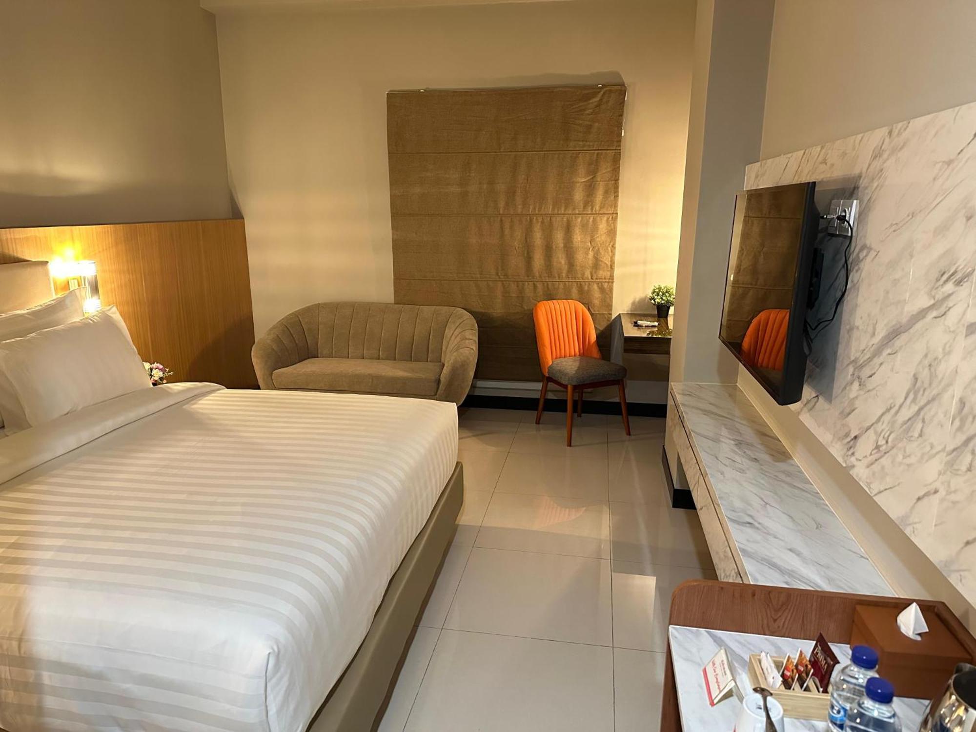 D'Primahotel Jemursari Surabaya Exterior foto